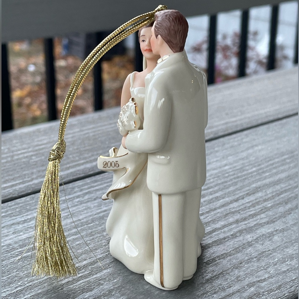LIKE NEW! Lenox Cream and Gold 2005 Wedding Ornament - Picture 5 of 8
